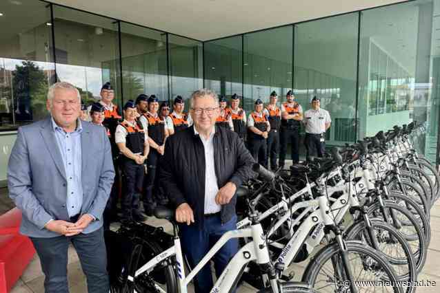 Wijk- en jeugdsinpecteurs van Brugse politie verplaatsen zich vanaf nu met elektrische fietsen
