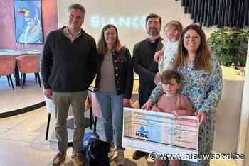 Restaurant Blanco schenkt cheque van 5.000 euro aan Dogs4Blind