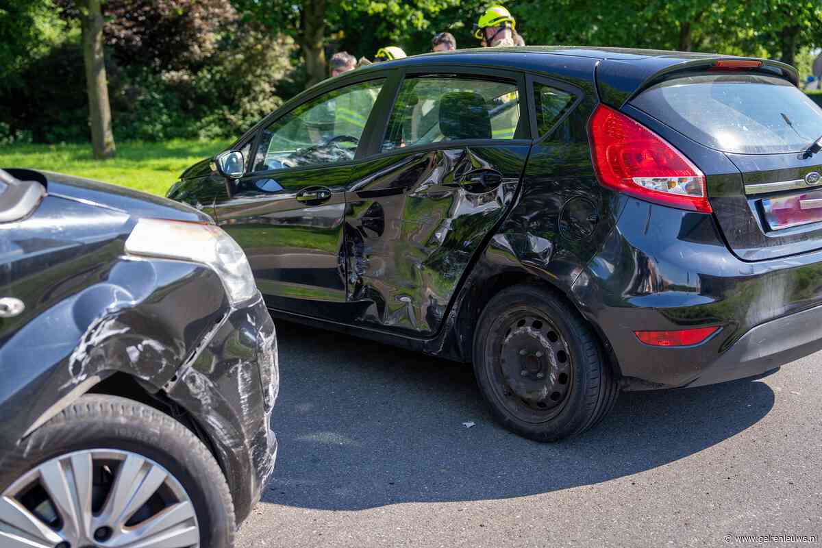 Drie gewonden na ongeval tussen twee auto’s, politie doet onderzoek