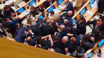 Diputados se fueron a las manos en Parlamento de Georgia