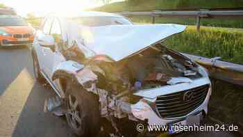 Unfall auf A8 bei Achenmühle: Frau (38) kracht mit Wagen in Sattelzug und verursacht Sperrung