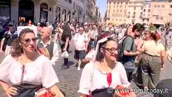 Le Fragolare di Nemi anticipano la Sagra delle Fragole: il flash mob a piazza di Spagna
