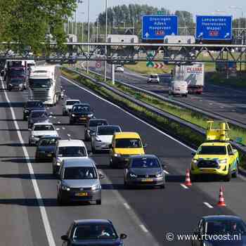 112 Nieuws: file na ongeluk op A28 bij Staphorst