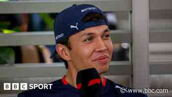 Albon signs new long-term deal with Williams