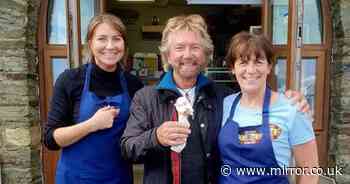 Noel Edmonds takes snap with ice cream but people are more concerned about shoes