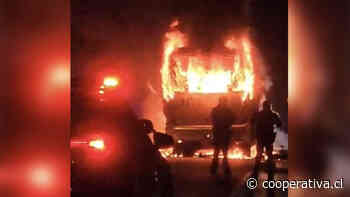 Bus que llevaba 45 trabajadores de Codelco resultó incendiado en Machalí