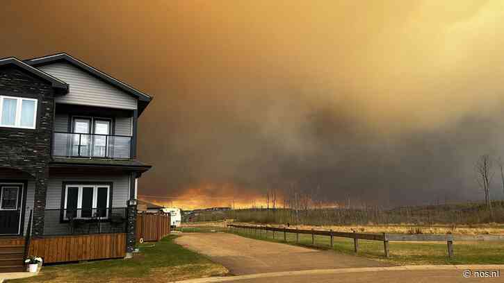 Bosbrand rukt op richting Canadese oliestad Fort McMurray, duizenden geëvacueerd