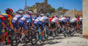 LIVE Giro d’Italia | Visma-aanvallers Van Dijke en Affini krijgen nauwelijks ruimte van sprintersploegen
