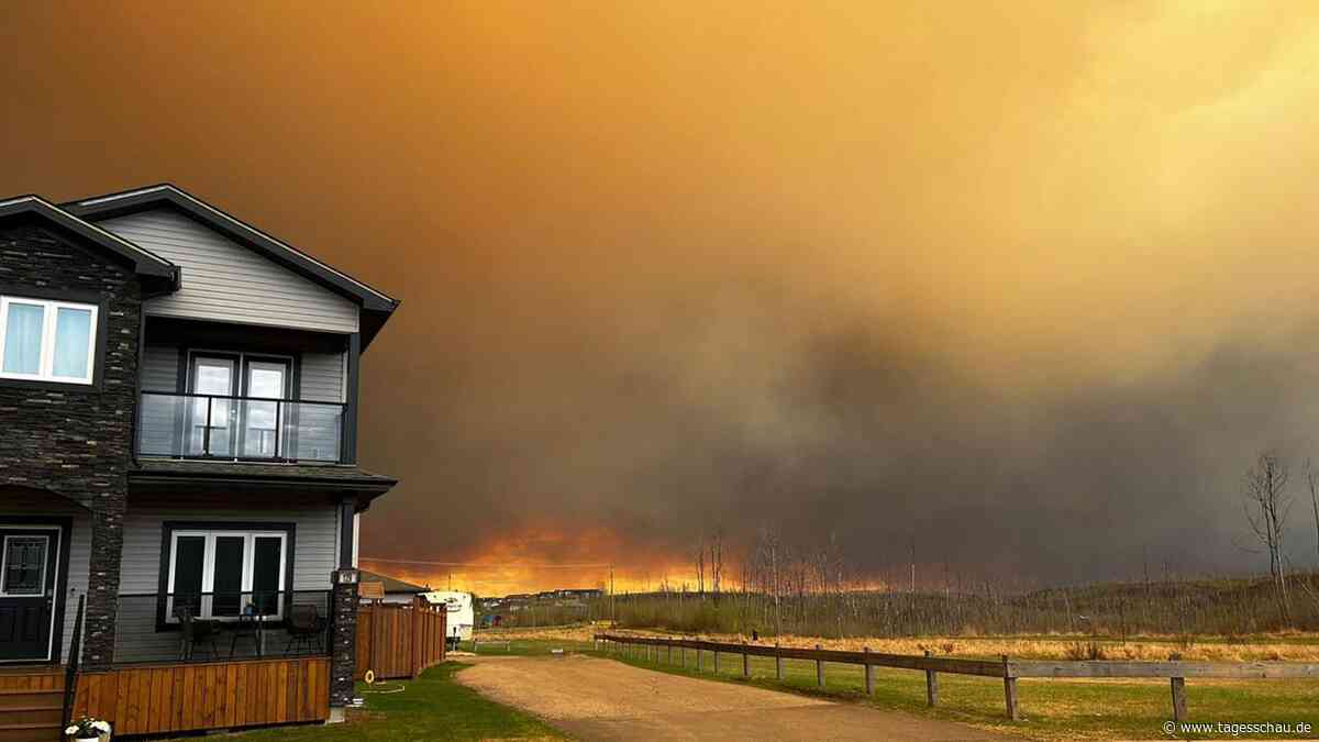 Waldbrand im Westen Kanadas treibt Tausende Menschen in die Flucht