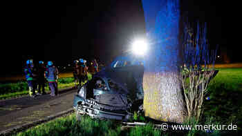 Unfall zwischen Egelsee und Berkheim - eingeklemmte Autofahrerin muss befreit werden