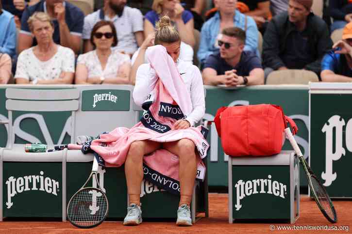 Trophée Clarins: Simona Halep hit with bad luck as injury forces her to retire