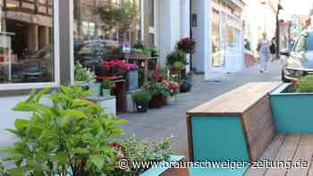 Blumenladen und Parklet in Helmstedter City blühen im Duett