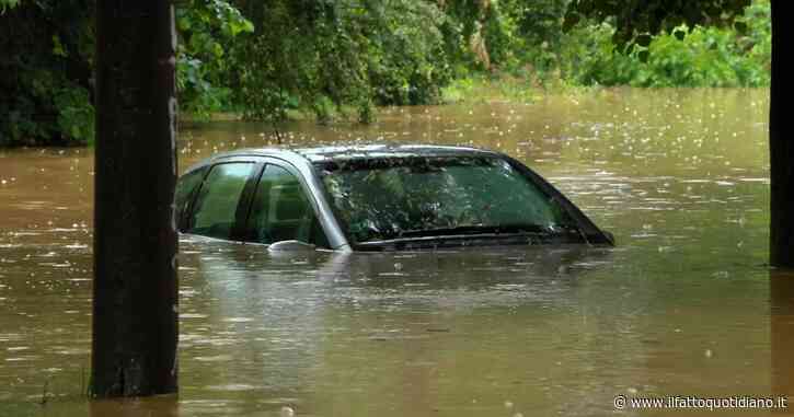 Alluvione a Monza, auto sommerse nella zona della Villa Reale: le immagini dopo l’esondazione del Lambro