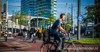Felle reacties op fietsen met koptelefoon op: ‘Dit moeten ze gewoon verbieden’