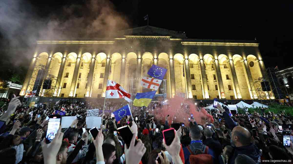 Georgier setzen Proteste gegen umstrittenes Gesetz fort