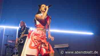 Nina Chuba gibt bei Hamburg-Konzert weiteren EM-Spieler bekannt
