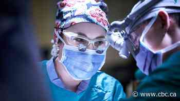 More female doctors in the operating room could improve patient outcomes: study