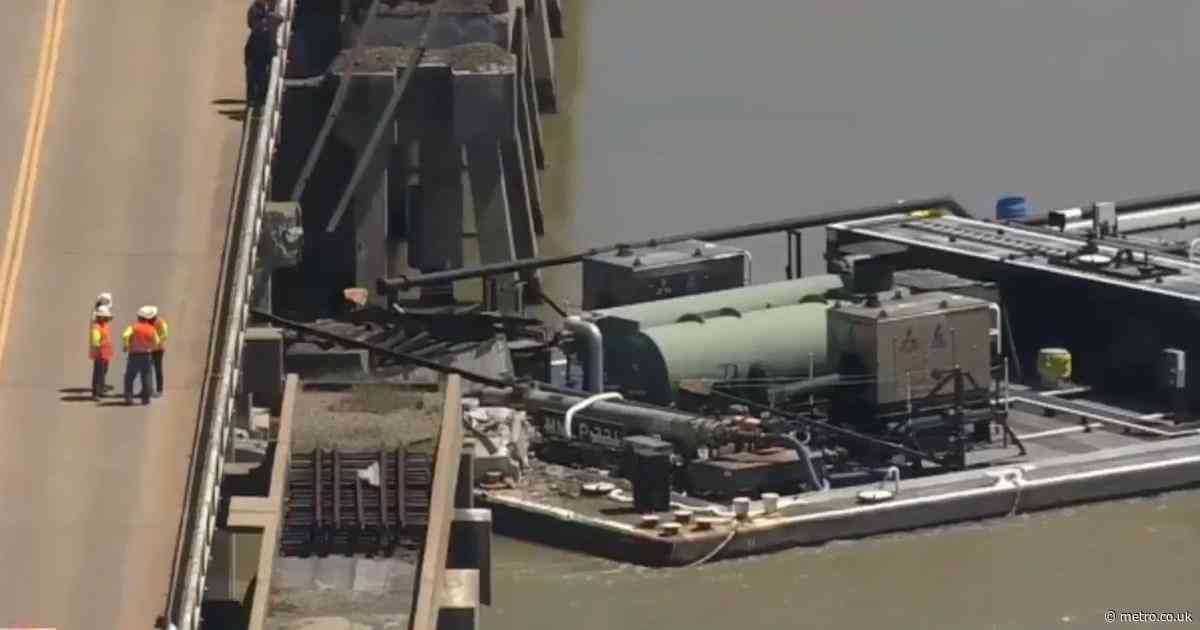 Barge crashes into island bridge and causes oil spill