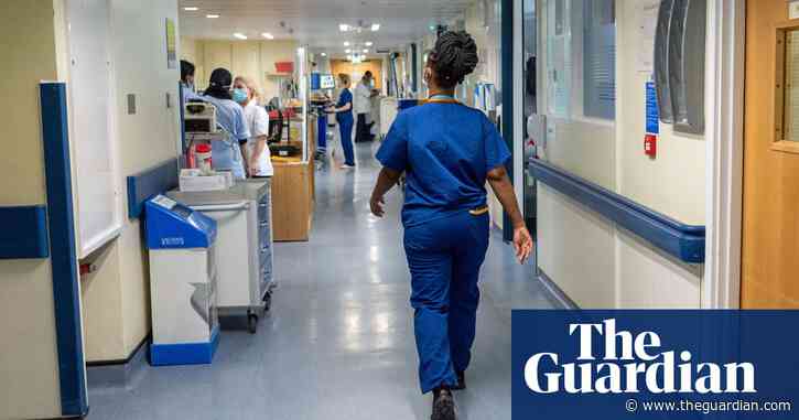 Almost nine out of 10 nurses in England work when ill, survey finds