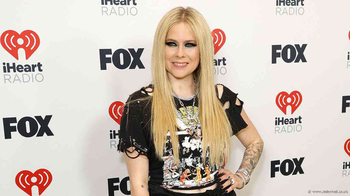 Avril Lavigne addresses conspiracy theory that she was replaced with body double named Melissa over 20 years ago