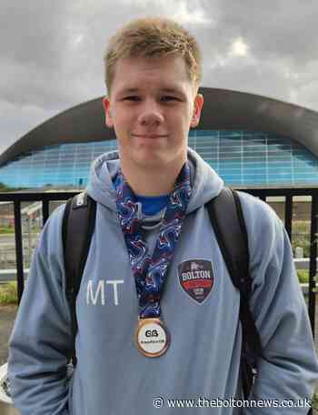 Bolton Metro teenager is making a Mark in the pool