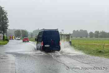 UPDATE. Lintsesteenweg in Hove afgesloten door wateroverlast