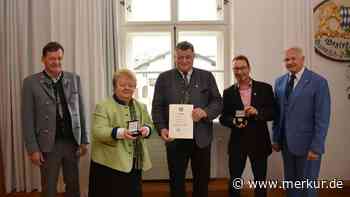 Silbermedaille zum Abschied im Landratsamt Garmisch-Partenkirchen