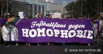 Gruppen-Coming-out im Fußball: Fans machen schwulen Profis Mut in offenem Brief