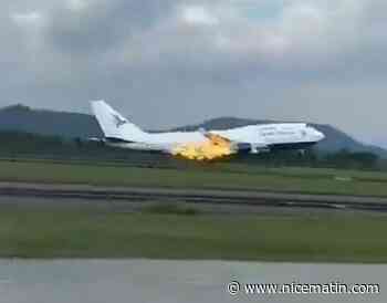 Son moteur prend feu, un Boeing atterrit en urgence en Indonésie