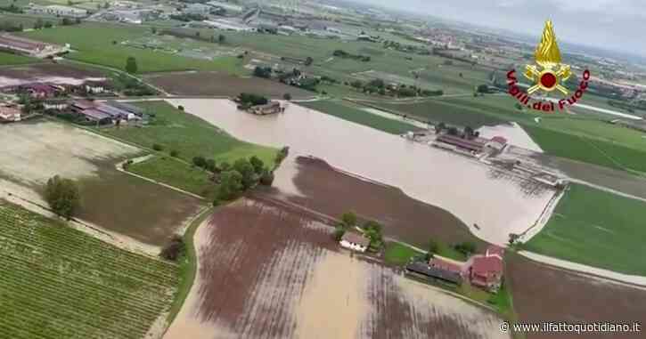 Alluvione in Veneto, ampie zone sott’acqua dopo l’esondazione del canale Guà: le immagini dall’elicottero dei Vigili del fuoco