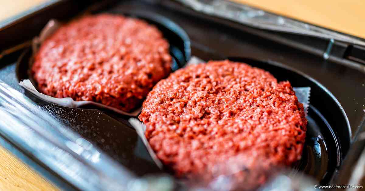 Gov. Reynolds signs Iowa Meat Integrity Bill