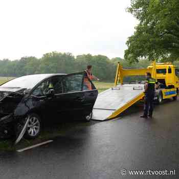 112 Nieuws:  Automobilist gewond na crash tegen boom | Bromfietser gewond bij aanrijding in Den Ham