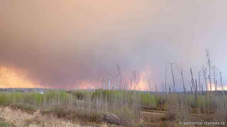 Wood Buffalo officials to provide update on wildfire burning out of control near Fort McMurray