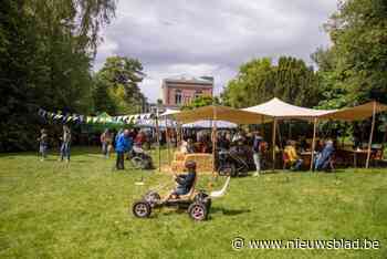 Picknickfestival ’t Waait in ’t Park laat poëtische klanken over het George van Raemdonckpark waaien