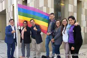 Willebroek hijst LGBTI+ vlag voor Internationale Dag tegen Holebifobie en Transfobie: “Iedereen moet zich hier thuis voelen”