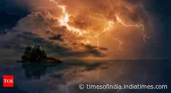 Lightning kills 12 in West Bengal, many of them were picking mangoes