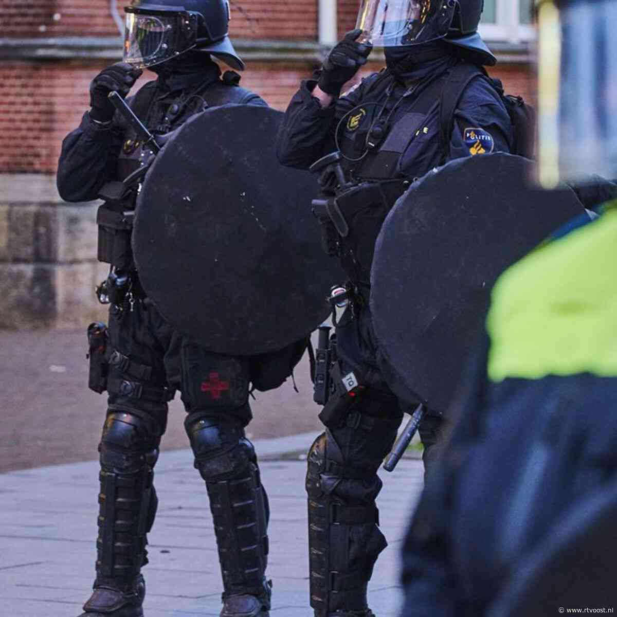 Man uit Hardenberg opgepakt voor geweld bij protestacties Universiteit van Amsterdam