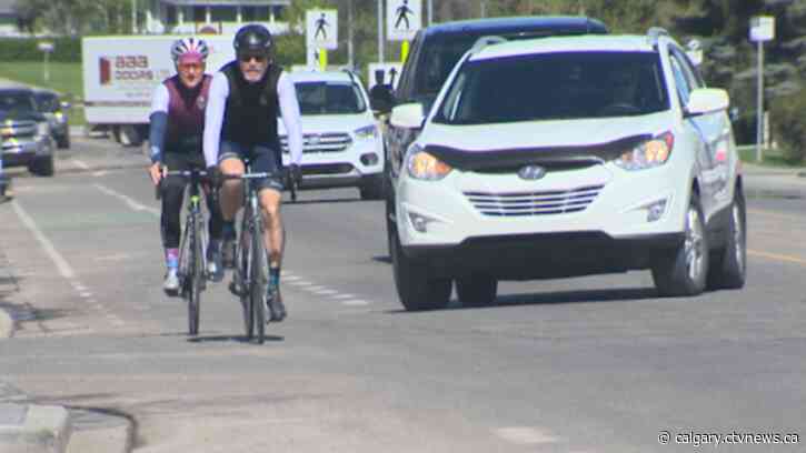 Calgary drivers, cyclists encouraged to share the road as temperatures warm up