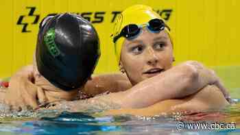 Summer McIntosh breaks world record in women's 400m IM at Canadian swimming trials