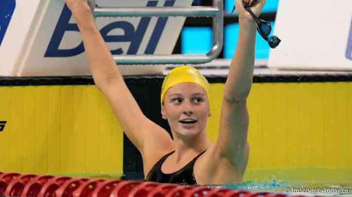 Canadian swimmer Summer McIntosh sets new 400 IM record at Olympic swim trials