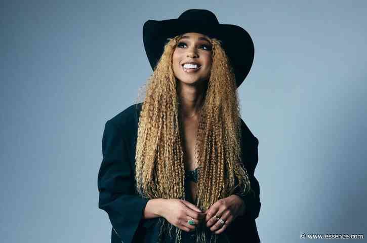 How Tiera Kennedy’s ‘Cowgirl’ Grit Made Her Nashville’s Sweetheart