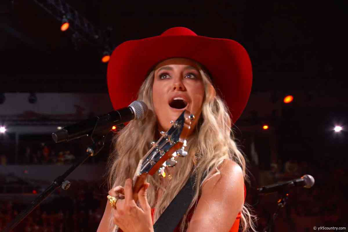 Lainey Wilson Opens 2024 ACM Awards With Fiery Performance