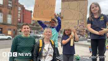 Glasgow parents protest against cuts to teacher numbers
