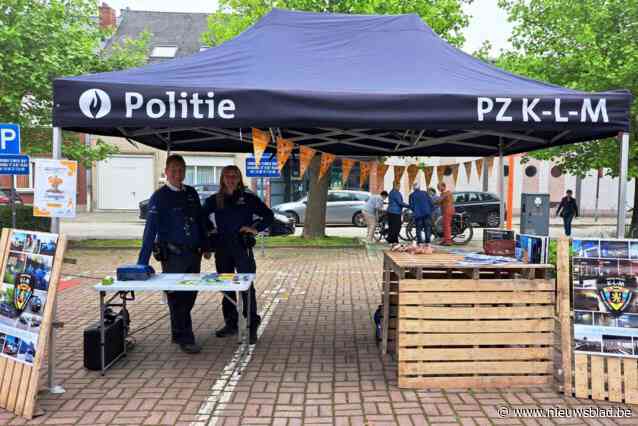 Wijkwerkers politiezone KLM labelen fietsen op Feestmarkt en steunen goed doel