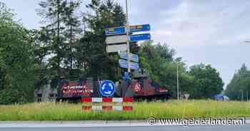 Pantservoertuig op rotonde op Veluwe beklad: ‘Dit gaat echt te ver’