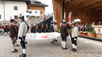 Alpenregionstreffen der Gebirgsschützen in Garmisch-Partenkirchen: Die Fahne kommt aus Südtirol