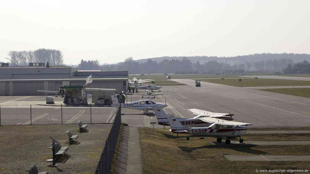 Flugzeug landet hart: Unfall auf dem Augsburger Flughafen
