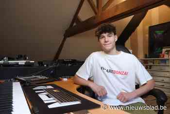 Jaar na festivaldebuut maakt Niell (15) grote droom waar als dj op Tomorrowland: “Andere jongens van zijn leeftijd mogen daar nog niet binnen”