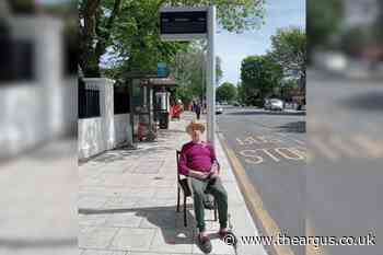 Man chains himself to Hove bus sign and says it must be fixed