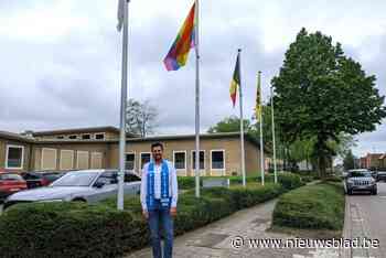 Finalist Mister Gay Belgium hijst regenboogvlag in Rijkevorsel